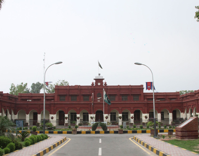 费萨拉巴德政府学院大学